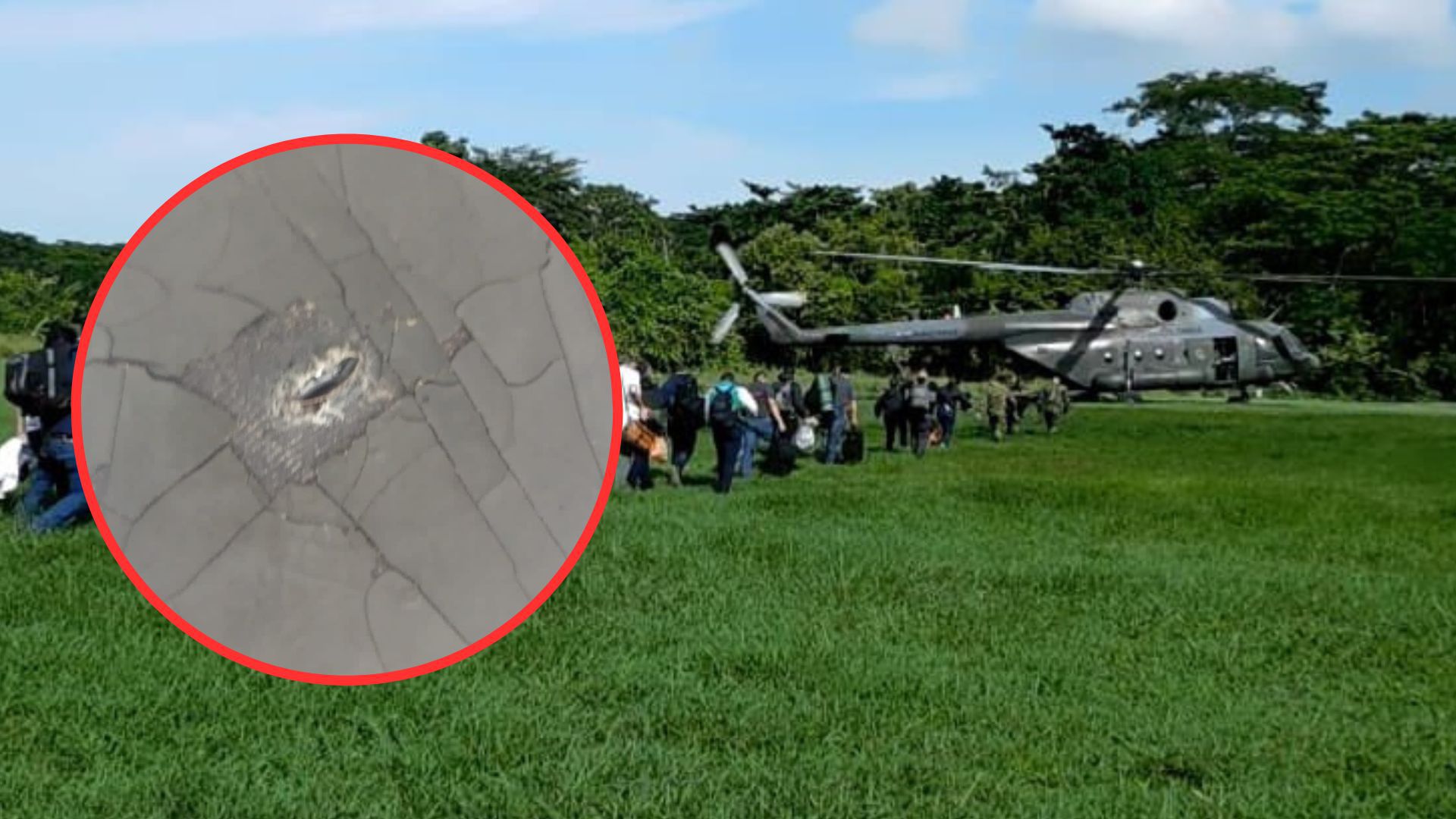Así quedó el tanque de gasolina del helicóptero que transportaba a la comisión de la Fiscalía y la Procuraduría que se desplazaba a Tierralta - crédito Infobae Colombia