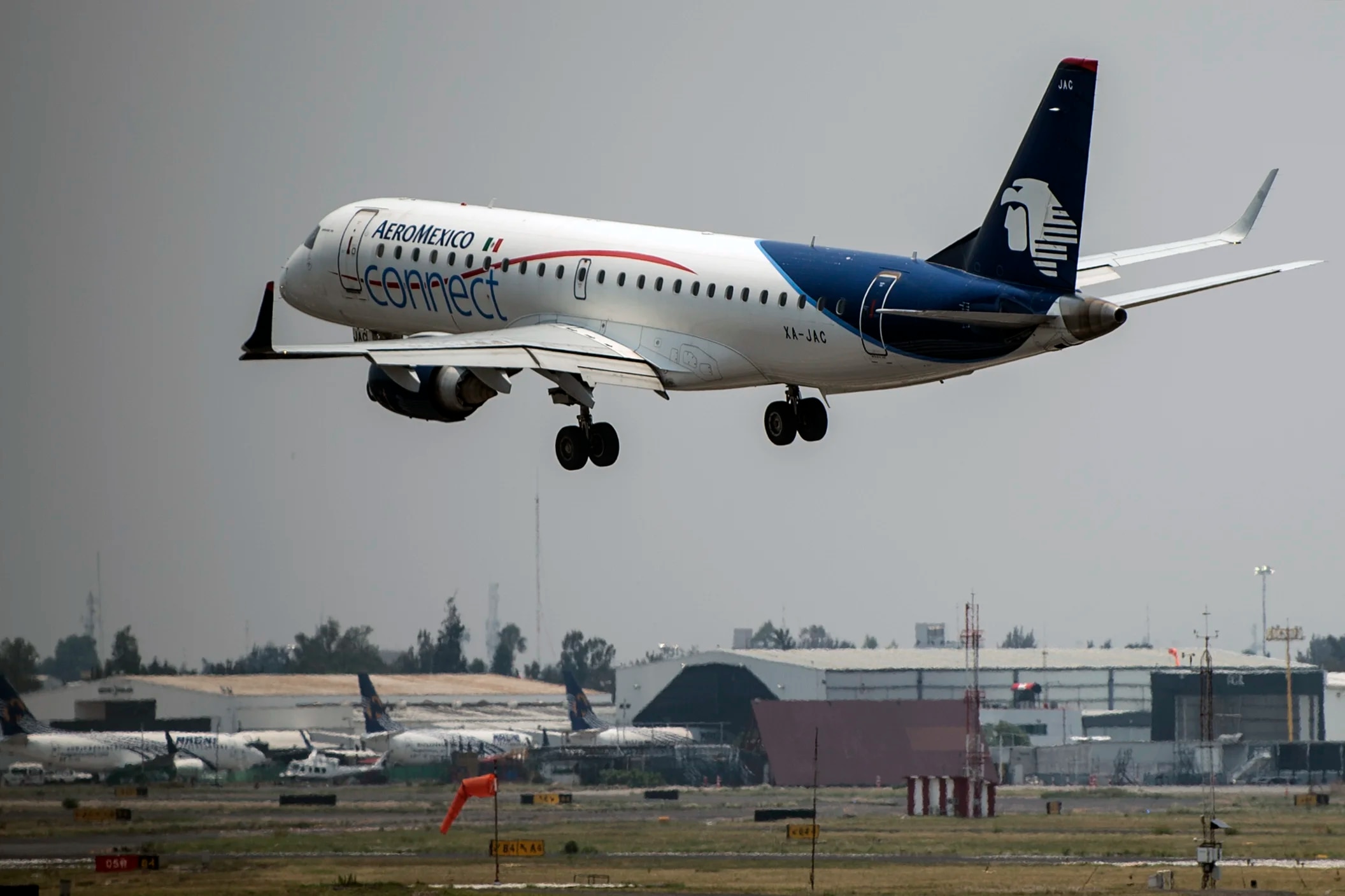 An Aeromexico airlines plane lands at the Benito Juarez International airport, in Mexico City, on May 20, 2020, amid the new Covid-19 coronavirus pandemic. - From suspending all flights to reducing their employees' wages, Latin American airlines take extreme measures and cry for government aid in the face of the expansion of the coronavirus, which could leave them losses of 15,000 million dollars this year. (Photo by PEDRO PARDO / AFP)