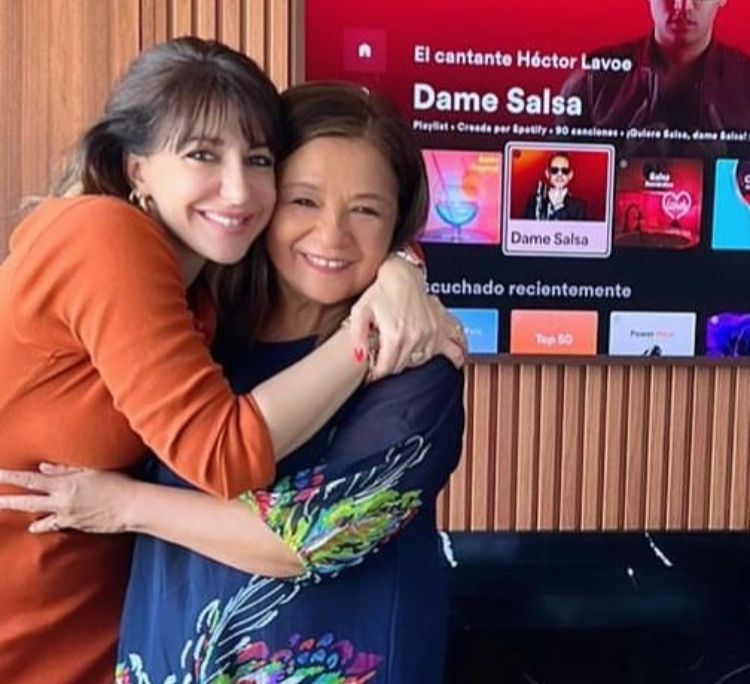 Carolina Salvatore junto a María, peruana que considera su madre adoptiva. (Instagram)