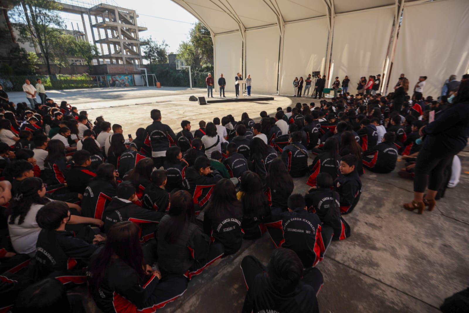 Uno de los mensajes destacados por los estudiantes fue la noción de que enfocarse en los defectos puede limitar el potencial individual. (@martibatres)