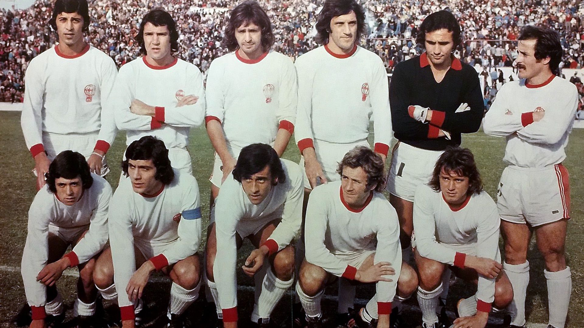 El equipo campeón de Huracán 1973. Daniel Buglione, Nelson Chabay, Francisco Russo, Alfio Basile, Héctor Roganti, Jorge Carrascosa, René Houseman, Miguel Brindisi, Roque Avallay, Carlos Babington y Omar Larrosa