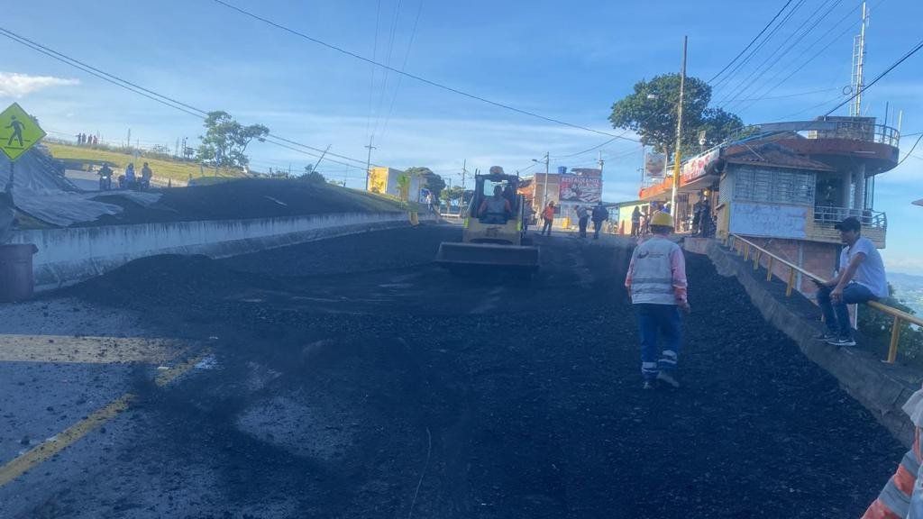 La vía que conecta a Bucaramanga con Barrancabermeja se vio afectada por un derrumbe - crédito @AutoviaBP/Twitter