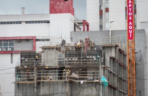 Confianza de consumidores crece 1,5 % ante mejores expectativas por la economía