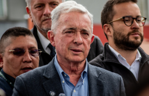 Fallo a favor de Uribe es una victoria del derecho, según 38 juristas