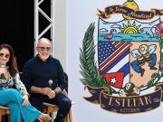 Emilio Estefan recibe el premio como Productor del siglo en la Semana de la Música Latina de Billboard