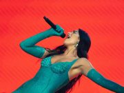 Dua Lipa trae su optimismo radical a Colombia