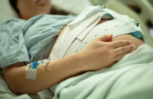 El parto por cesárea se asocia con más dolor y trastornos del sueño después del nacimiento, según estudio