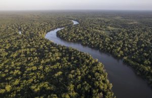 Diez bancos concentran el 75 % del dinero que impulsa el petróleo y gas en la Amazonia, revela nueva informe