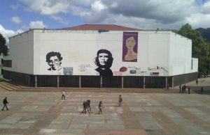 El reto de sacar una carrera adelante en la Universidad Nacional siendo madre y estudiante