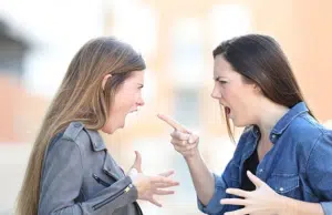 El peculiar motivo por el que algunas personas siempre llevan la contraria, según la psicología