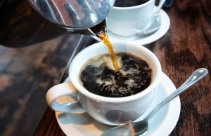 ‘El primer café se debe tomar hora y media después de haber visto la luz del sol’: Katherine Lozano, médico