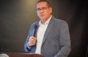 Giovanni Rubiano renuncia a la Superintendencia Nacional de Salud tras once meses en el cargo