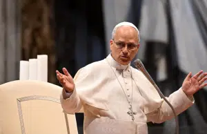 Papa León hará rito de purificación en San Pedro luego de que hombre intentó orinar en el altar