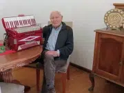 A los 92, el maestro del acordeón que hizo historia en Bahía Blanca y emociona con su música: “Fue mi refugio toda mi vida”