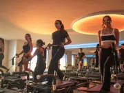 Pilates, barre y cycling: las nuevas formas de entrenar y hacer amigos que revolucionan el fitness en Colombia