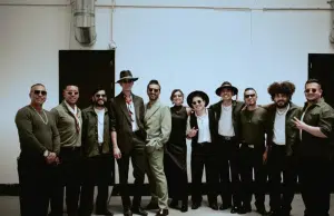 ‘Doa mundos’: la energía renovada de Luna Llena Salsa Band