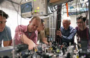 Relojes atómicos del MIT: una nueva tecnología que promete medir el tiempo con exactitud extrema