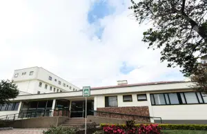 Apostar por la salud en tiempos de crisis: por qué la FUCS y el Hospital San José invirtieron $ 4 millones de dólares en dos robots quirúrgicos