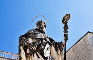 Esta es la famosa oración a San Benito para alejar los malos espíritus en temporada de Halloween