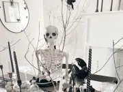 Halloween 2025: ni brujas ni calabazas, la tendencia gótica de moda para la decoración