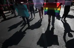 Iglesia católica italiana pide acabar con la homofobia y promueve inclusión LGBTQ en nuevo documento sinodal