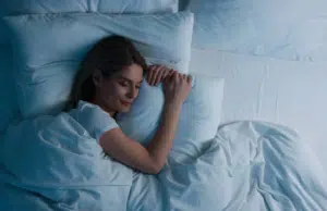 Hablar dormido: por qué ocurre y cuándo acudir al médico, según expertos en neurología