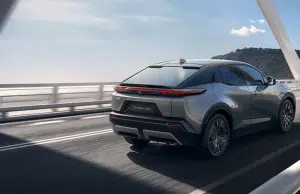 Toyota lanza el C-HR+, el nuevo SUV eléctrico que promete 609 km de autonomía y una batería para 1 millón de kilómetros