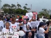 Bloquean puente Simón Bolívar por liberación de colombianos