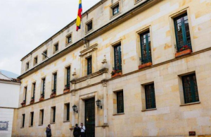 Cancillería asegura continuidad del trámite de pasaportes tras demanda