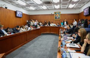 Rifirrafe por suspensión del debate de reforma a la salud