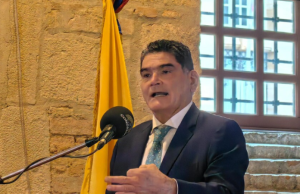 Ministro Montealegre denunciará al procurador Eljach por prevaricato