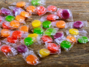 Invima hace llamado a revisar dulces y bebidas en Halloween