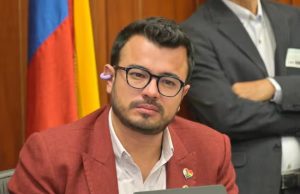 Luis Carlos Leal renuncia a su aspiración presidencial y a la Alianza Verde