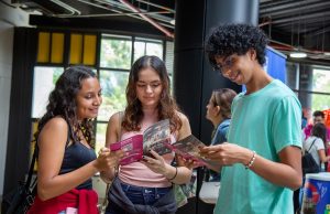 Sí hay oportunidades: la alcaldía entregó becas y créditos condonables para educación superior