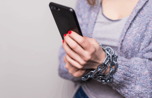 La trampa en línea: redes sociales y trata de personas