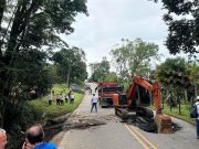 Vía Bucaramanga – Bogotá cerrada por socavón en Oiba: rutas alternas