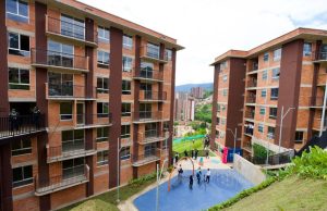 Entregan proyecto de vivienda para 106 familias