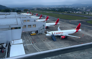 Controladores alertan fallas en sistemas de navegación aérea
