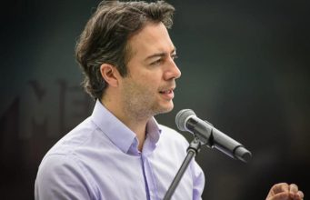 Renuncia de Quintero podría inhabilitarlo para inscribirse por otra colectividad