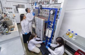 La UdeA impulsa el biojet, energía limpia para la aviación