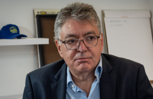 Precandidato Mauricio Cárdenas se excusa por video de casas sin cuota inicial