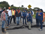 Por hundimiento en vía cierran Transversal del Carare