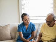 La ciencia descubre por qué el Alzheimer borra los recuerdos de los familiares cercanos de los pacientes