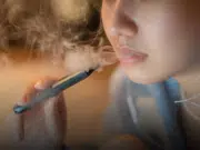 El dato que hizo preocupar a Medellín: cuatro de cada diez estudiantes ya han vapeado y la ciudad responde con prohibición total