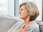 Descubren que una conocida vitamina reduce a la mitad el riesgo de un segundo infarto: ¿cuál es?