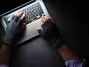 Ciberdelincuentes están utilizando inteligencia artificial para crear perfiles falsos de médicos: así son las estafas que ponen en riesgo la salud