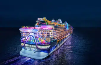 Royal Caribbean anuncia su oferta europea para el verano de 2027 con nuevas experiencias en Santorini