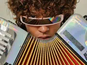 ‘Quiero elevar a las personas, que sientan que soy un error de la Matrix, pero uno que les gusta’: el joven que mezcla vallenato con electrónica