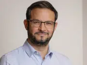 El escritor y periodista José Manuel Acevedo presentó en Bogotá su nuevo libro, ‘El país en sus manos’
