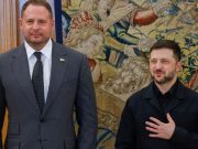 Investigadores allanan la casa de la mano derecha de Zelenski